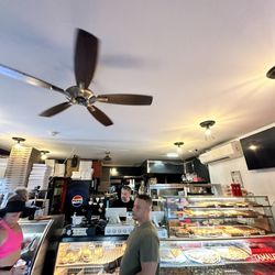 GiGi's NY Style Pizza - Inside