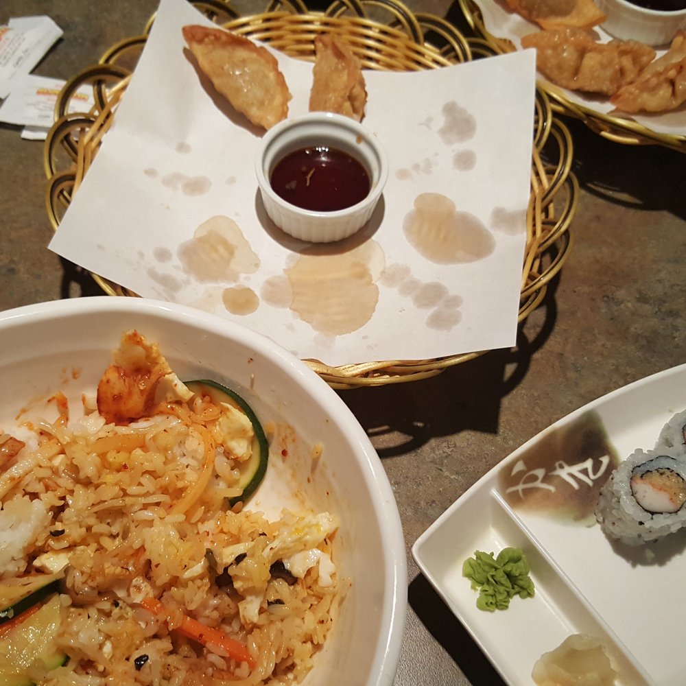 Spicy chicken bibimbap, gyoza and crunchy crab rolls (my favourite) Spicy chicken bibimbap, gyoza and crunchy crab rolls (my favourite)