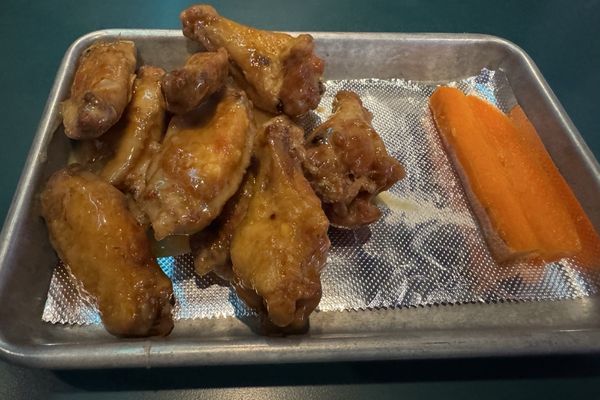 Wings 'N More by null