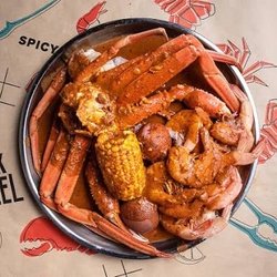 Hook & Reel Cajun Seafood & Bar - Seafood boil