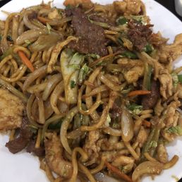Combination lo mein with chicken beef and shrimp Combination lo mein with chicken beef and shrimp