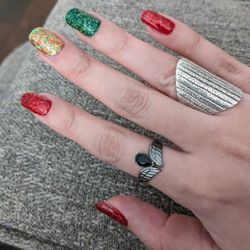 Cleo NailSpa - Loving my Christmas nails!