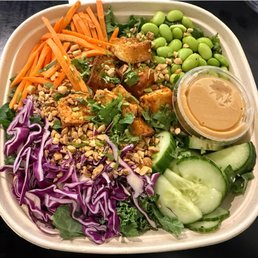 Thai peanut salad (vegan) Thai peanut salad (vegan)