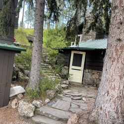 Calamity Peak Lodge - Like a nice hobbit village