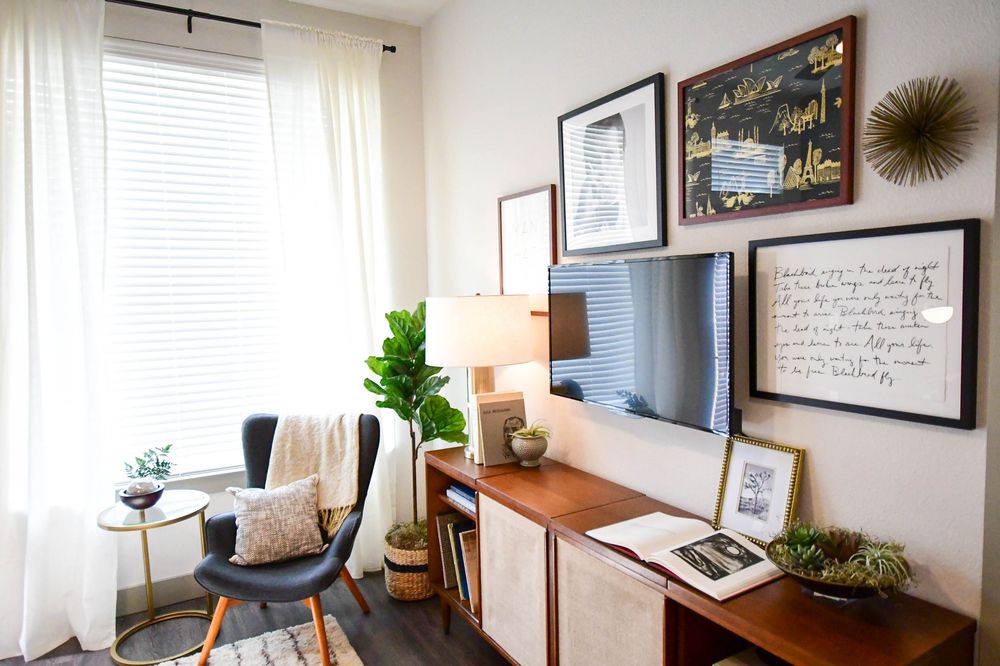 SLOANE STREET APARTMENTS with photos Updated August 2024 70 Photos & 25 Reviews 4216