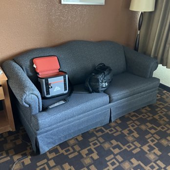 Days Inn by Wyndham Gettysburg - Couch - Hotels Near Me - Gettysburg, Pennsylvania