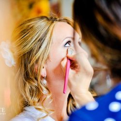 L Style Bar - Eye Makeup only available    The Elizabeth