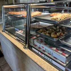 Vino’s Pizza - Walking in