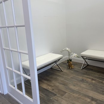 Amaya Laser - Waiting area - Laser Hair Removal Near Me - Hicksville, New York