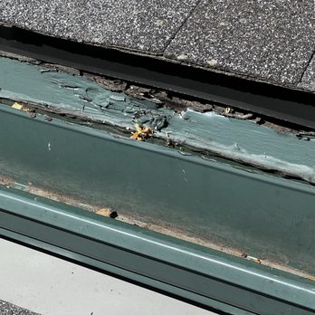 Skyline Energy Roofing - Before: close up of water damaged fascia - Roofing Near Me - North Hollywood, California Skyline Energy Roofing - Before: close up of water damaged fascia - Roofing Near Me - North Hollywood, California