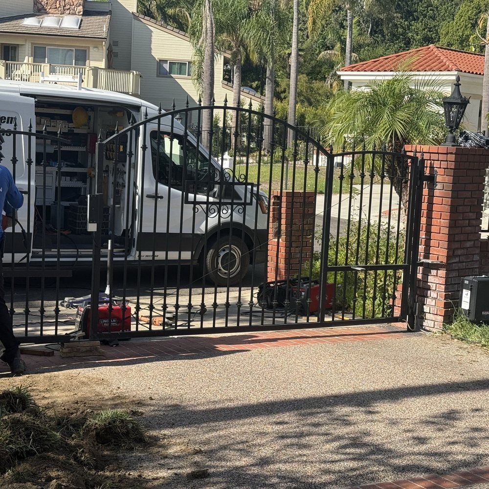 VG Tech - Dual motor dual swing double gate - Fences & Gates Near Me - Ontario, California