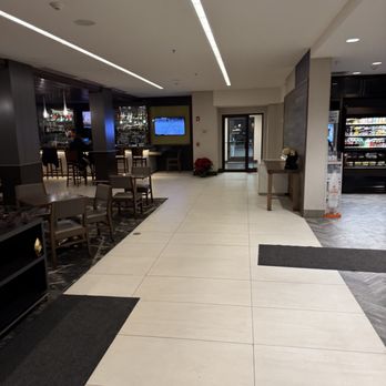 DoubleTree by Hilton Hotel Syracuse - Hotels Near Me - East Syracuse, New York DoubleTree by Hilton Hotel Syracuse - Hotels Near Me - East Syracuse, New York