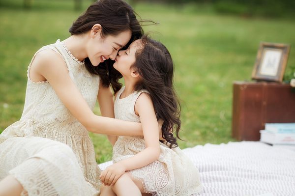 Family photography sessions - Usually for a family photography session, we will need to schedule for at least 2 hours photography session, for your best results.