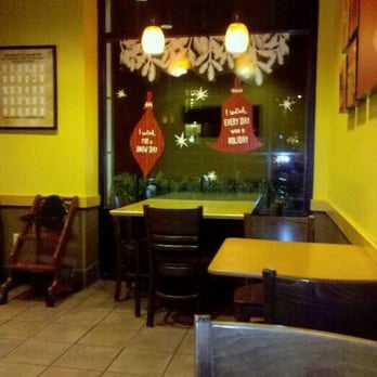 Starbucks - empty at 9pm on Tuesday before Christmas - Coffee & Tea Near Me - Newton, Massachusetts