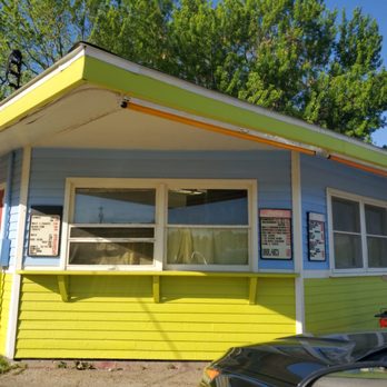 Mullin's Short Stop - Exterior of building - Ice Cream & Frozen Yogurt Near Me - Columbus, Wisconsin