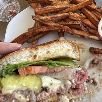 Lake House Tavern - Pineland burger - American Near Me - Windham, Maine