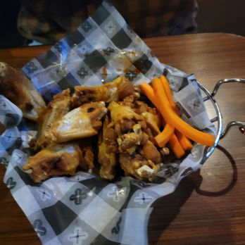 Chappys Social House - Naked wings - Bars Near Me - Washington Township, Ohio