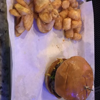 Dukes - Cheeseburger plate - Bars Near Me - Humble, Texas