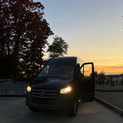 Walking Platinum - The "little bus" Howard loading us
