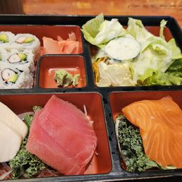 This presentation is beautiful, especially for a lunch special. But,  some of the fish is near frozen.   Plus, ranch dressing!?