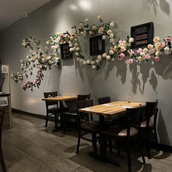 KIIN Thai Eatery - Dining room - Thai Near Me - Burbank, California KIIN Thai Eatery - Dining room - Thai Near Me - Burbank, California
