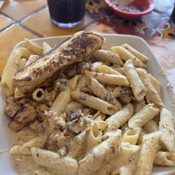 Sombreros Mexican Restaurant - Chicken Alfredo
