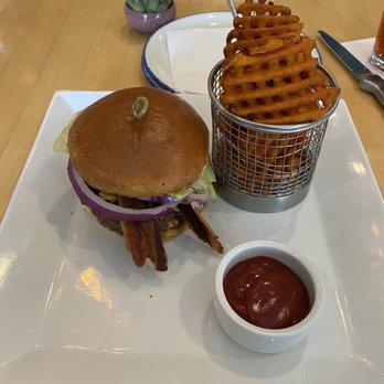 Jasper's - Picnic burger - New American Near Me - Nashville, Tennessee