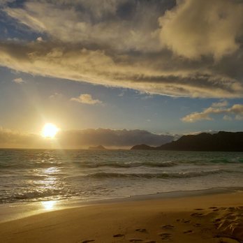 Waimanalo Beach - Sunrise - Beaches Near Me - Waimanalo, Hawaii