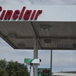 Kelly's Convenience Center - Sinclair Gas sign