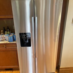Hernandez Used Appliances - Beautiful fridge fully functional with 60day warranty I'm extremely happy !!!!