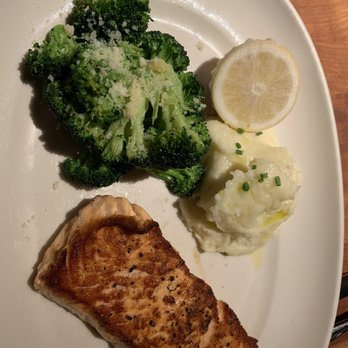 Hillstone Restaurant - Salmon with garlic potatoes and broccoli - New American Near Me - Winter Park, Florida Hillstone Restaurant - Salmon with garlic potatoes and broccoli - New American Near Me - Winter Park, Florida