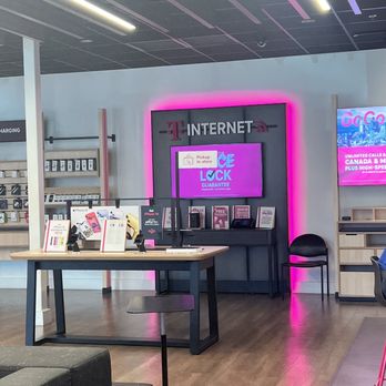 T-Mobile Experience Store - Interior - Mobile Phones Near Me - Menifee, California