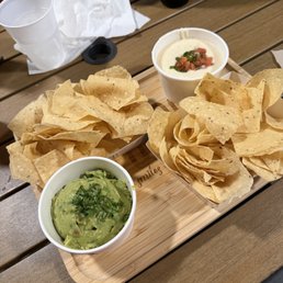 Guacamole w Chips; Queso with Chips