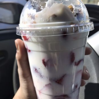 Un Mundo De Sabor Mexican - FRESAS con crema - Mexican Near Me - Riverside, California