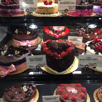Oliver's Market - More cakes! - Grocery Near Me - Windsor, California