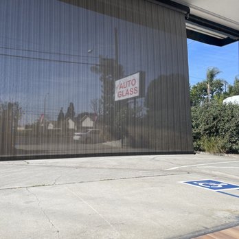 Beach Auto Glass - Waiting room and front sign - Auto Glass Services Near Me - Stanton, California