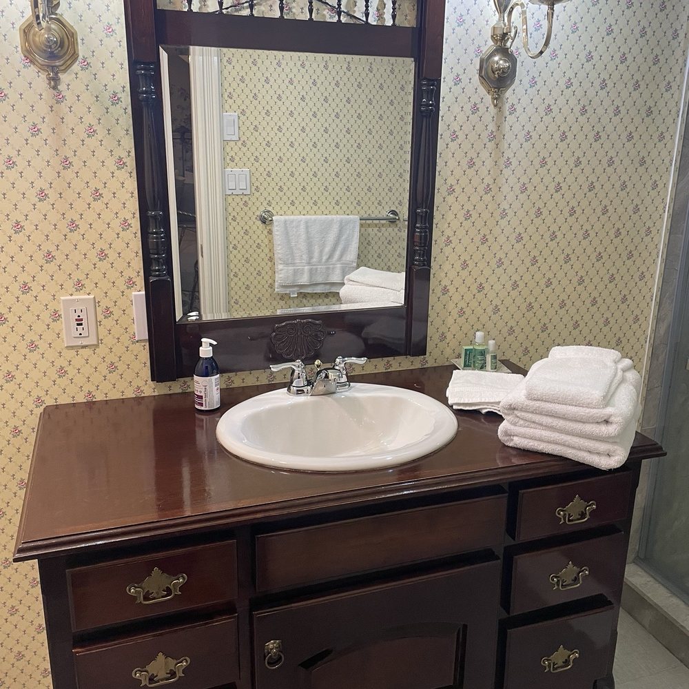 Bedham Hall - Basin - Hotels Near Me - Niagara Falls, Ontario
