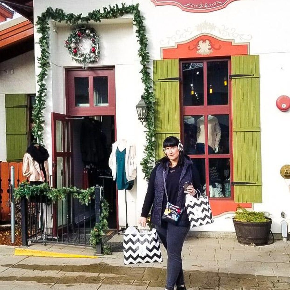 Twisted Couture - In front of their amazing store with all my goodies! - Women's Clothing Near Me - Leavenworth, Washington Twisted Couture - In front of their amazing store with all my goodies! - Women's Clothing Near Me - Leavenworth, Washington