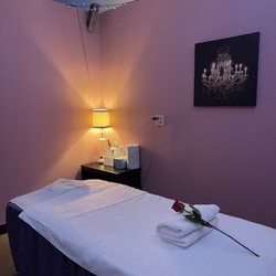 Health Spa - Interior / one of Health Spa Urbana massage room