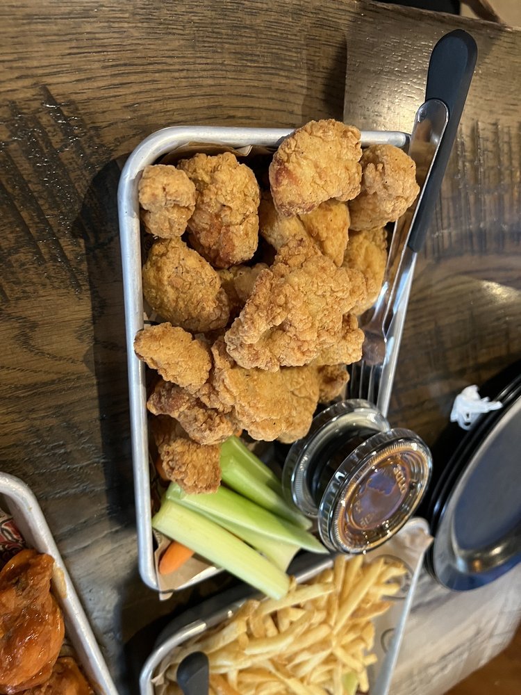 Social spots from Duff's Famous Wings