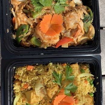 Arches Thai - Curry fried rice with tofu, drunken noodles with shrimp - Thai Near Me - Moab, Utah