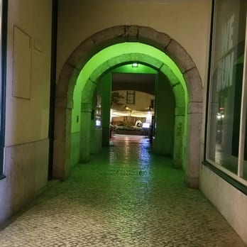 Aprazível - Go through this corridor off Rua Garrett! - Breakfast & Brunch Near Me - Lisbon, 11