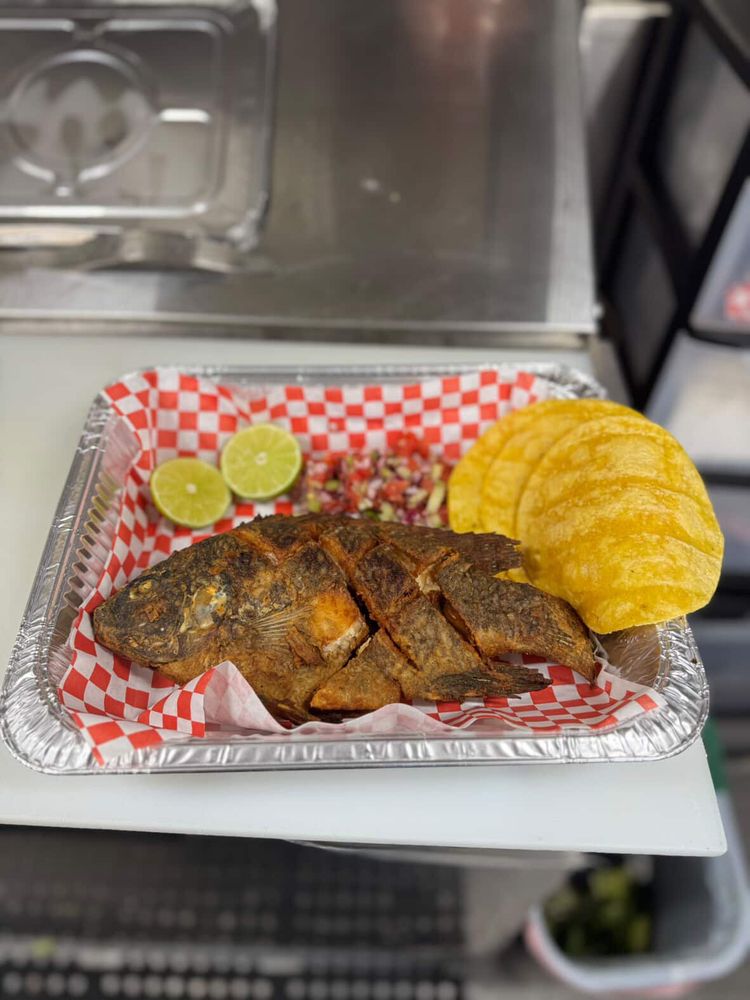 Food from Cocos con Camarón