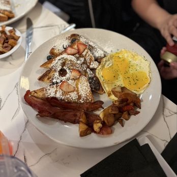 T's Brunch Bar - French Toast Platter - Breakfast & Brunch Near Me - Atlanta, Georgia T's Brunch Bar - French Toast Platter - Breakfast & Brunch Near Me - Atlanta, Georgia