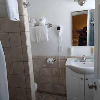 The Southernmost Inn - No bathtub - Bed & Breakfast Near Me - Key West, Florida The Southernmost Inn - No bathtub - Bed & Breakfast Near Me - Key West, Florida