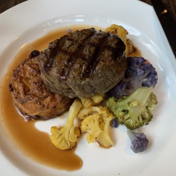 Mountain Room - Filet mignon - American Near Me - Yosemite Valley, California Mountain Room - Filet mignon - American Near Me - Yosemite Valley, California