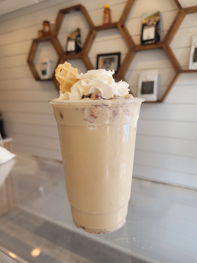 COFFEE AND SCOOPS Updated September 2024 32 Main Street S, Grand