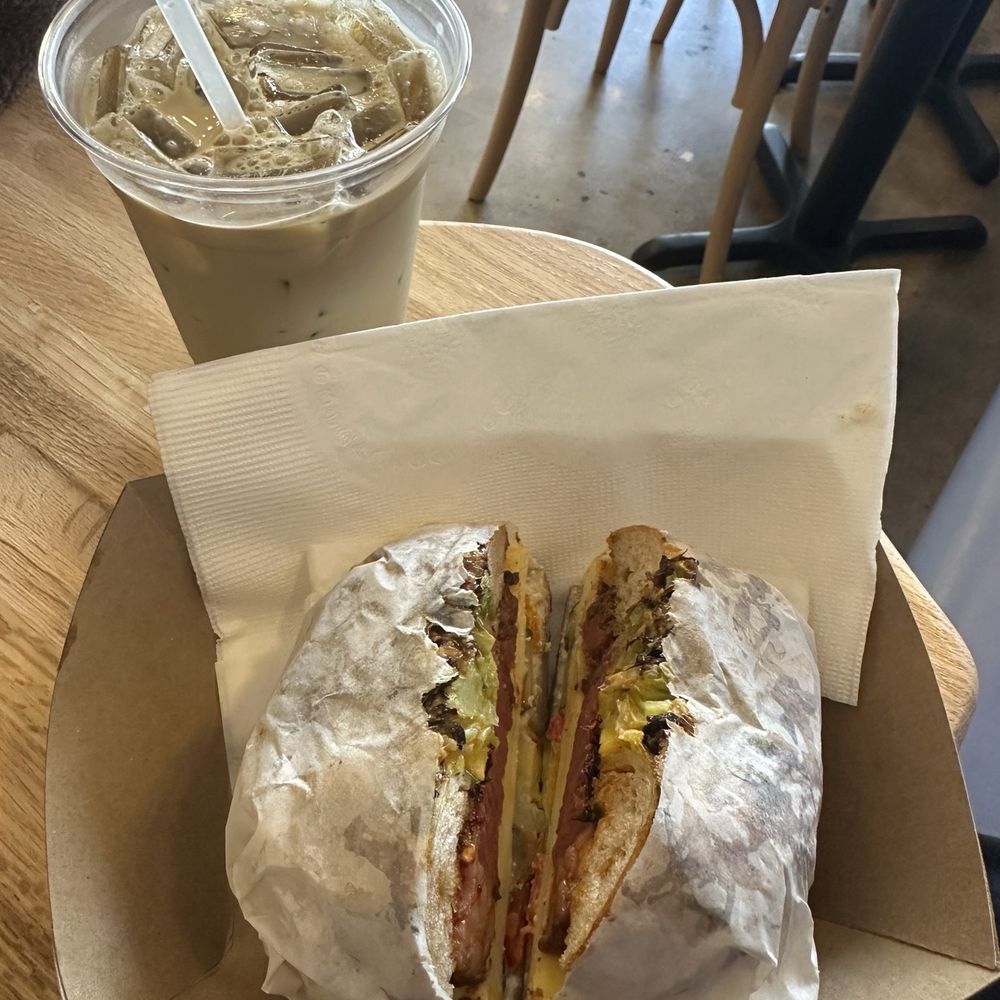 Bialy Bird - Hojicha Latte + Okonomiyaki Pastrami & Egg Bialy - Bagels Near Me - Portland, Oregon Bialy Bird - Hojicha Latte + Okonomiyaki Pastrami & Egg Bialy - Bagels Near Me - Portland, Oregon