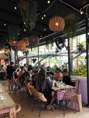 Wilde on the Porch by null