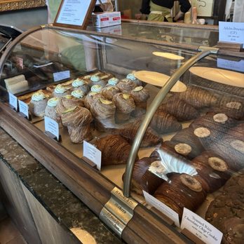 Del Sur Bakery & Cafe - Filipino Near Me - Chicago, Illinois